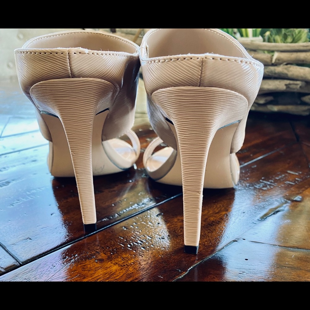 𝐂𝐚𝐥𝐯𝐢𝐧 𝐊𝐥𝐞𝐢𝐧 𝐇𝐞𝐞𝐥𝐬 - Picture 4 of 6
